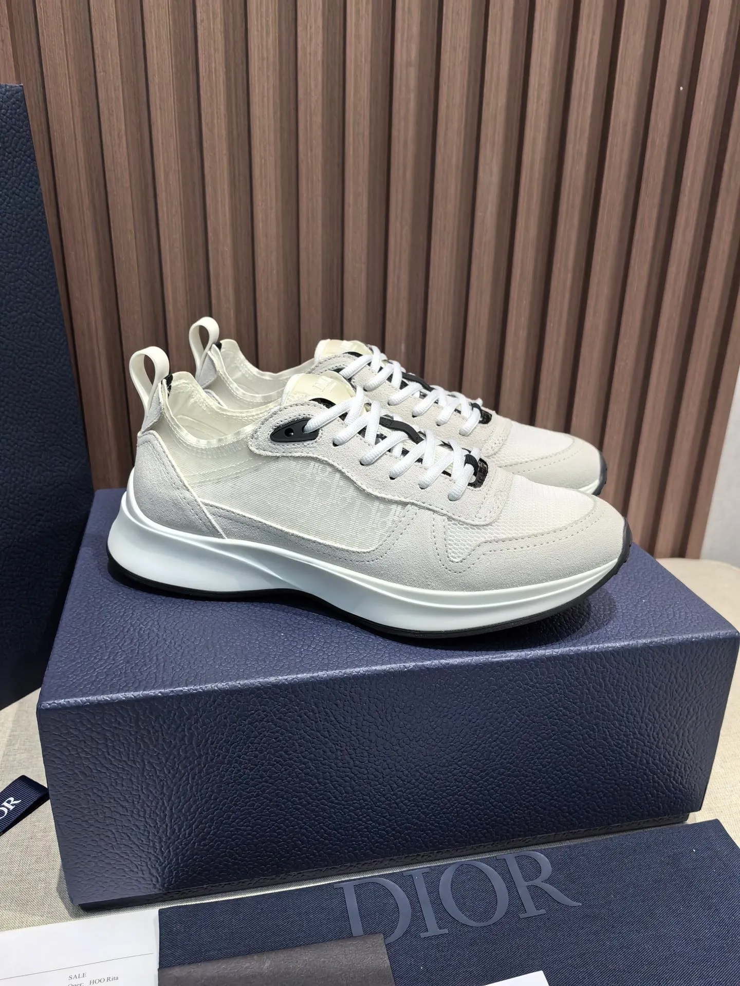 Factory price: 440💰 🔍Top purchasing agent🇮🇹 Dior's super-popular sports shoes, popular for street men, are synchronized with the new product counters. The uppers are made of Italian original imported cowhide and matched with D's customized fabrics. It is a must-have for fashionistas. The complex craftsmanship is perfectly reproduced. Imported soft cowhide foot pads, soles: original soles specially provided by the original factory, exclusive movable molded soles are super comfortable, original factory follow-up goods, 🔍🔍high quality, you can enter and exit the counter at will, welcome to compare, code number 38-45 (46 can be customized and cannot be returned or exchanged)